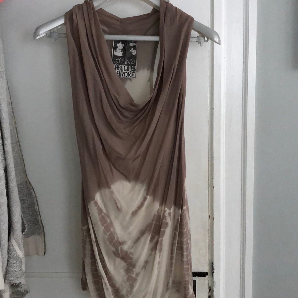 Flowy tank